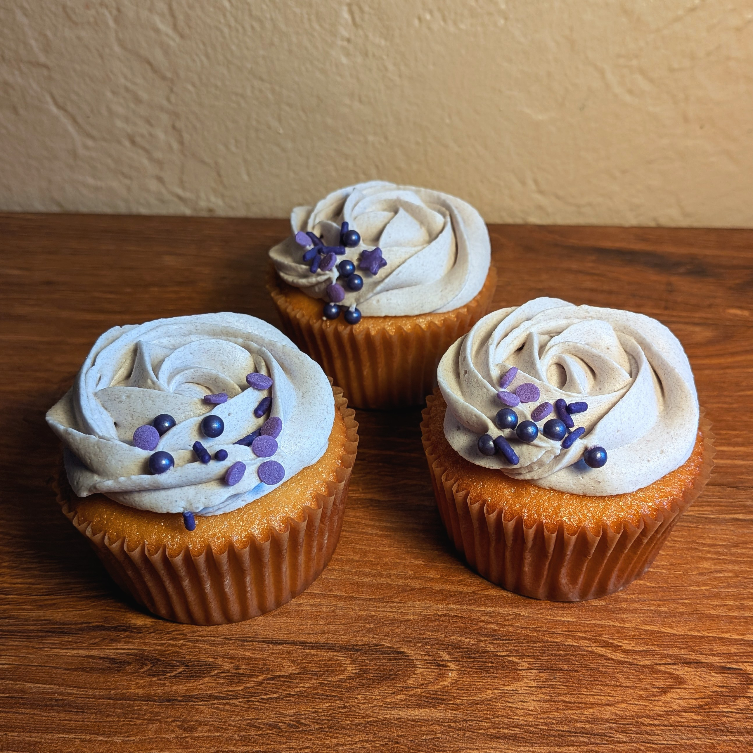 Picture of vanilla cupcakes